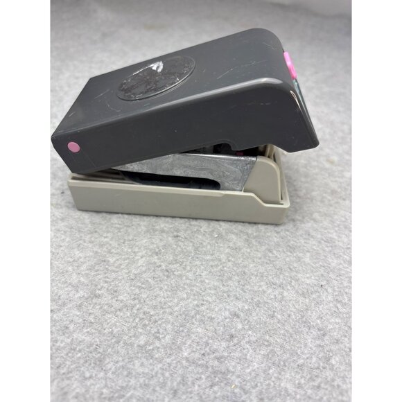 Ek Tools Medium Flower Paper Punch - Picture 5 of 6